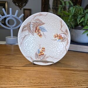 Vintage Wade Bramble England Pottery 7" Embossed Berry Fruit Bowl Dish